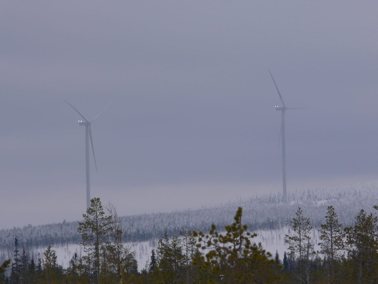 Kirjoittajan mukaan tuulipuistolle löytyisi Kuusamosta parempiakin paikkoja.