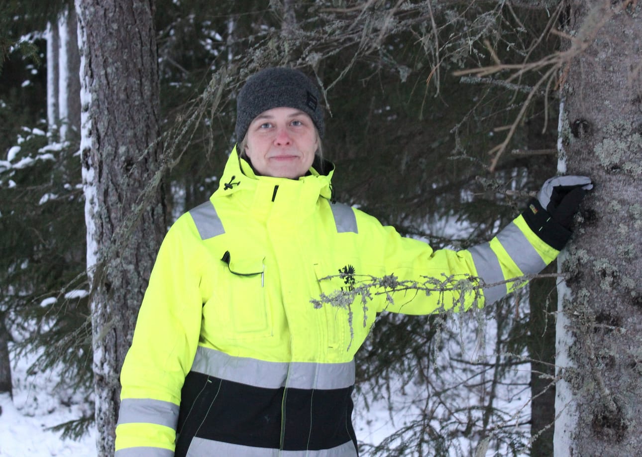 Isojokelainen Kati Kohtakangas työskentelee metsäasiakasvastaavana. Hänen toimialueeseensa kuuluvat Karijoki ja Kristiina.