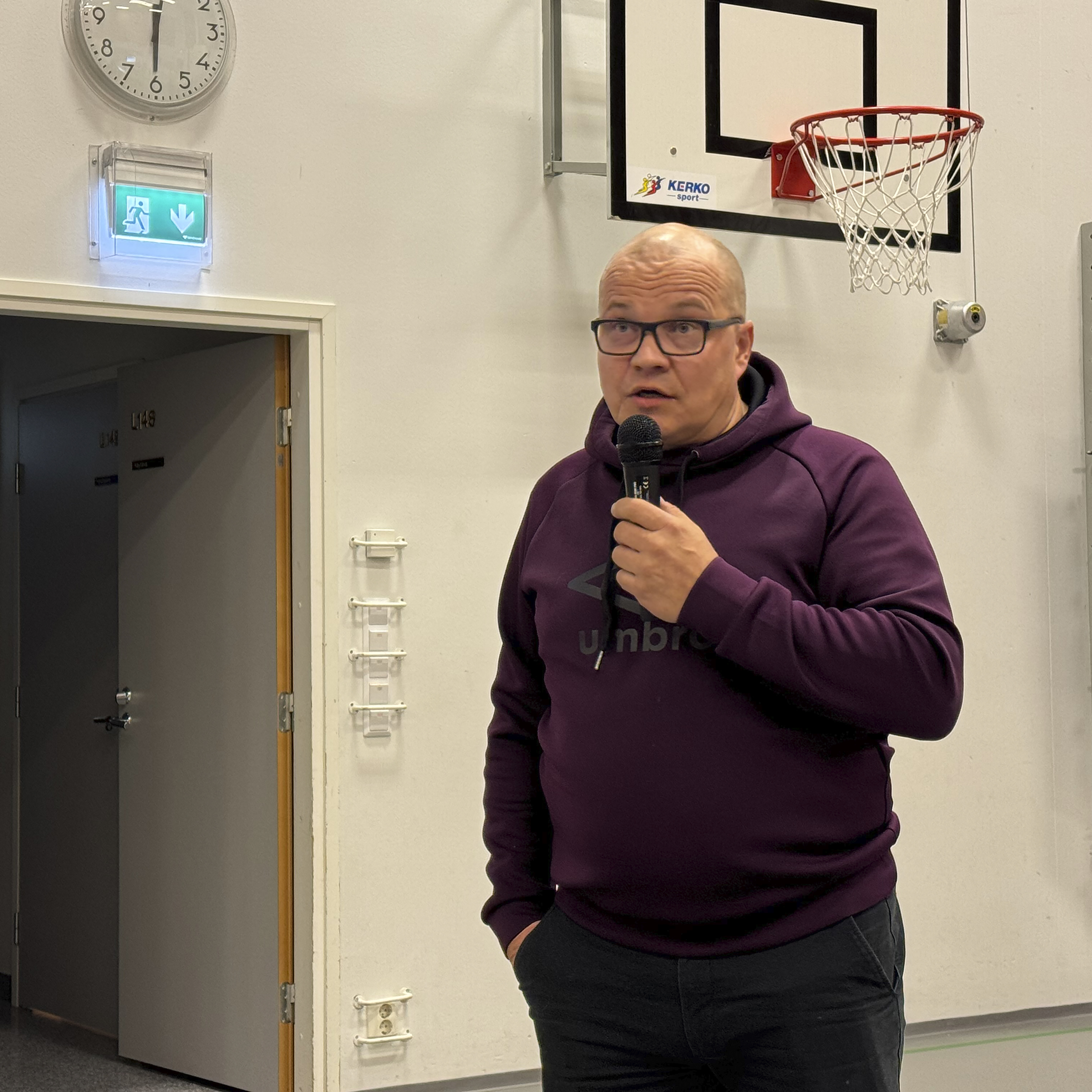 Oulaisten Vesiosuuskunnan toimitusjohtaja Jarmo Äijälä kertoi, miten vesihäiriötilanteisiin varaudutaan.