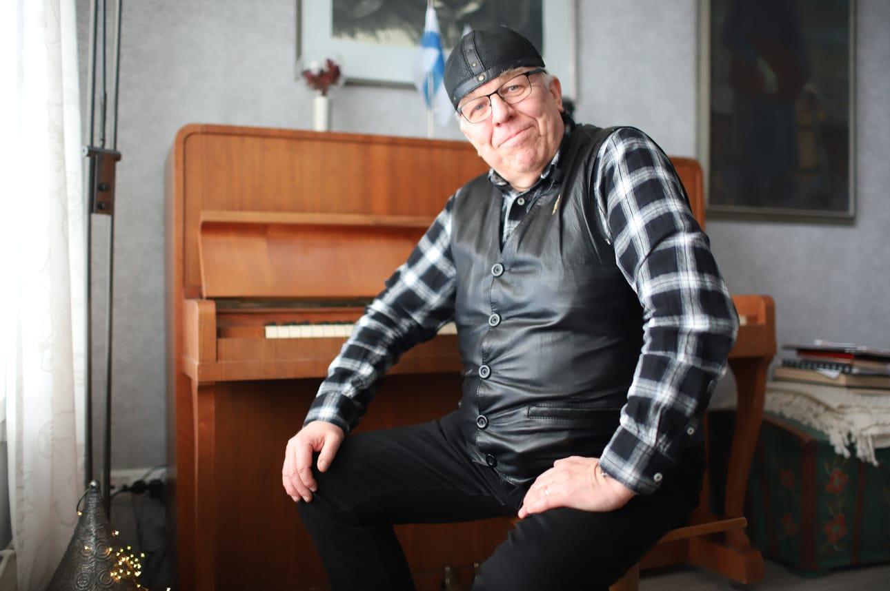 Jussi Asu antaa neuvoja lauluntekoon laulun muodossa.