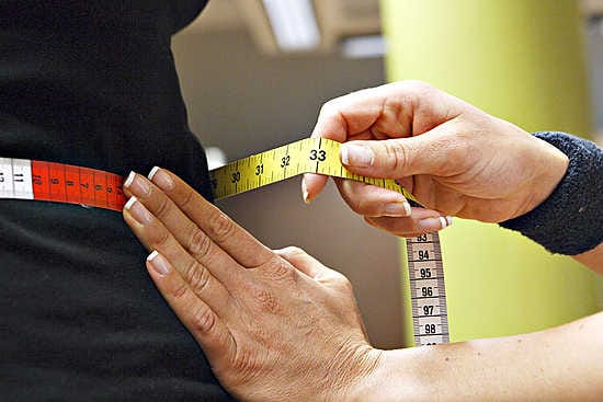 Apteekkien vastuulla on tarkistaa, että lääkettä ostavat vain aikuiset, joiden painoindeksi on vähintään 28.