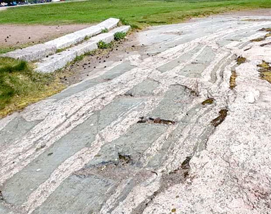 Kurenalta löytynyt kivi voisi olla peräisin migmatiitista. Se on seoskivi, joka koostuu vähintään kahdesta kivilajista, useimmiten vanhemmasta gneissistä ja nuoremmasta graniitista.