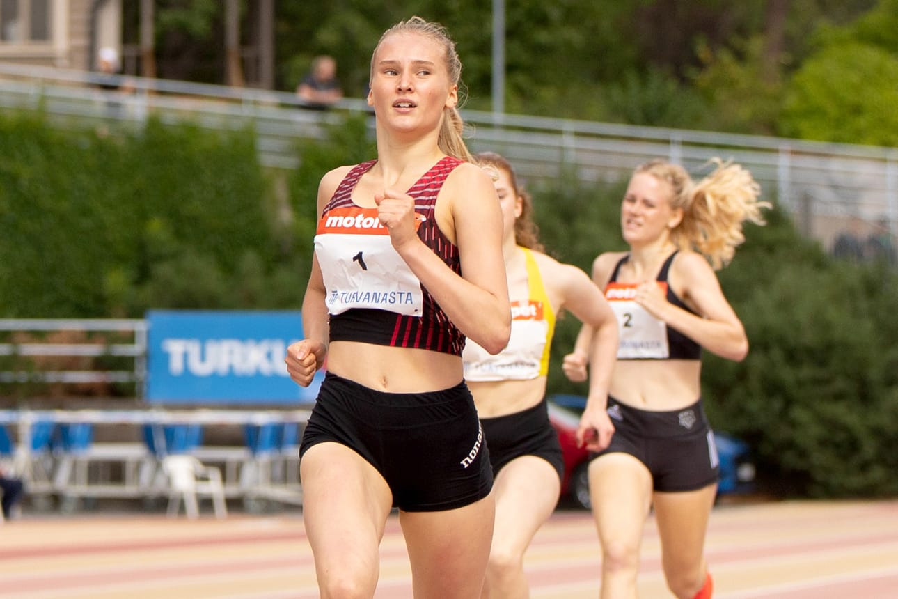 Ronja Koskela pokkasi lauantaina 800 metrin kilpailun kultaa.