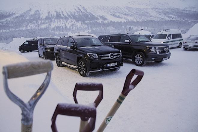 Lumivyöryuhrien etsintä jatkuu Norjassa. KUVA: NTB SCANPIX / LEHTIKUVA / STEIN WILHELMSEN/FOLKEBLADET