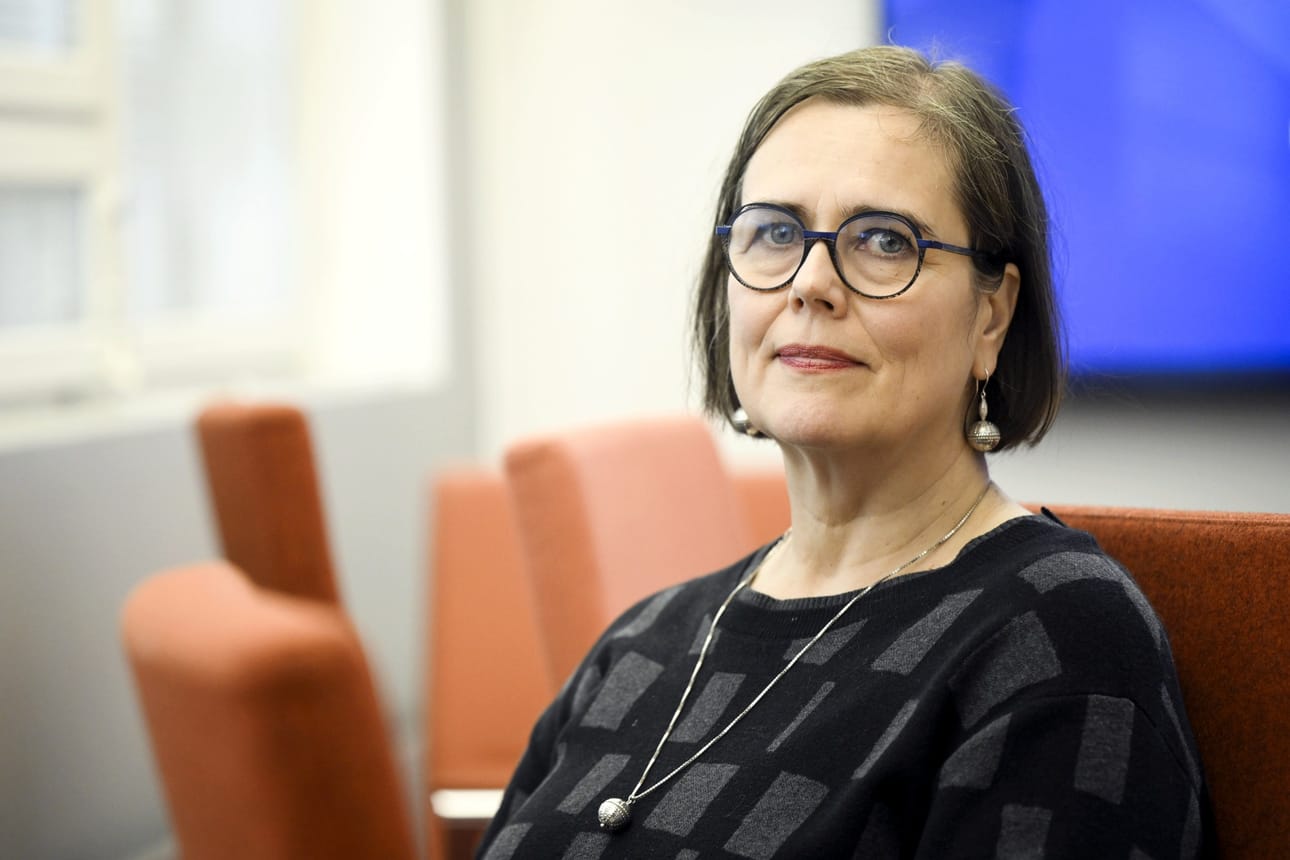 STM:n sosiaali- ja terveydenhuollon asiakkaat ja palvelut -osaston päällikkö Anna Cantell-Forsbom ei pidä muutosta hyvänä, mutta näkee sen selkeyttävän nykyisellään monitulkintaista tilannetta. LEHTIKUVA / Emmi Korhonen