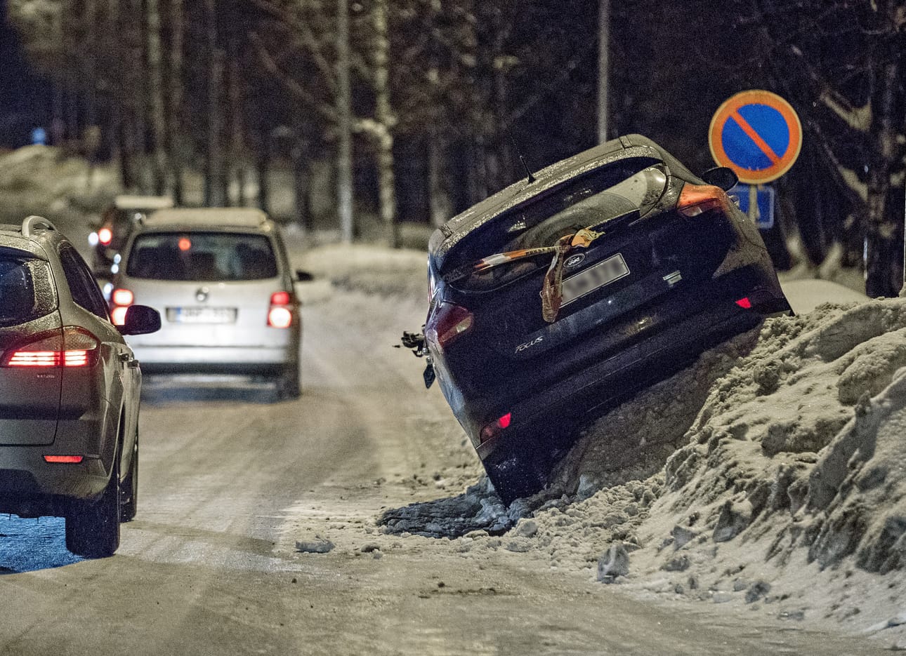 Oulussa sattui useita ulosajoja torstain liukkaassa kelissä.