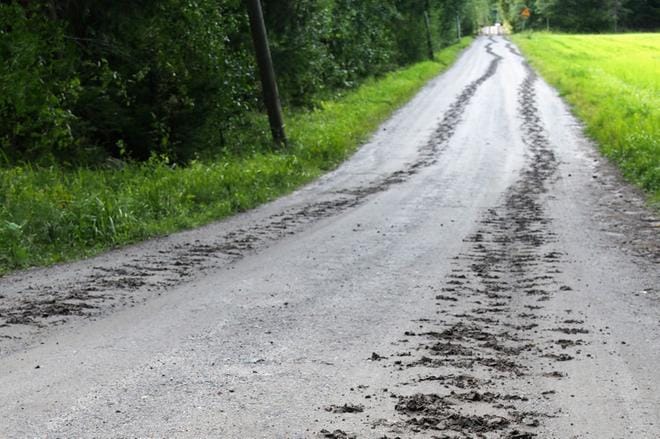 Pitkään murheenkryyninä ollutta Vehkalampi–Koivumäki–Karstaperäntietä aletaan pian kunnostaa.