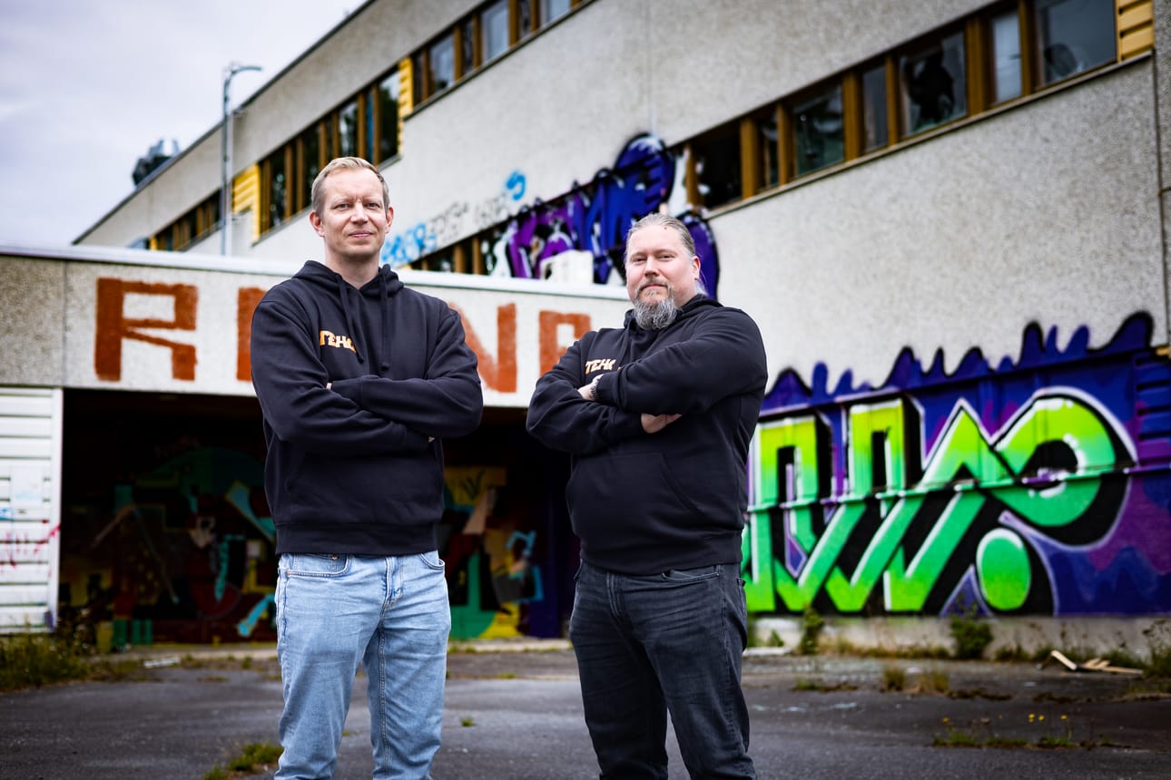 Etelä-Pohjanmaan hyvinvointialue on mukana valtakunnallisessa hankeohjelmassa, jonka tavoite on ehkäistä erityisesti nuorten huumekuolemia. Tähän liittyvä teemapäivä on Seinäjoella elokuun päätteeksi, vinkkaavat projektipäällikkö Toni Ranta (vasemmalla) ja ylilääkäri Tuomo Ketomäki.