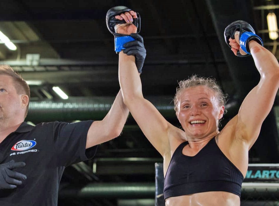 Oona Valkeinen vei SM-voiton naisten -61,2 kg:n sarjassa Oulussa.