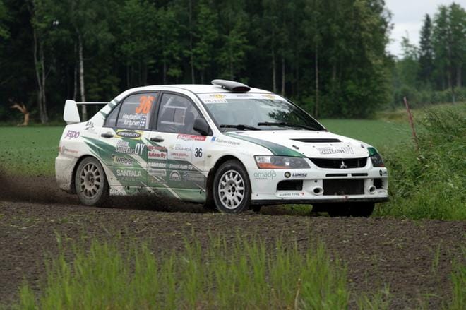 Ville Hautamäki ja hänen kartanlukijansa Mika Juntunen veivät voiton Pohjanmaa-rallissa. Kuva: Vesa Rauhala.