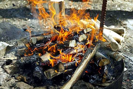 Maastossa pidetty tuli olisi aina sammutettava huolellisesti, palomiehet muistuttavat.