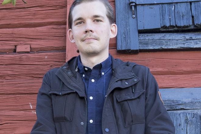 Entinen uusnatsijohtaja Esa Henrik Holappa tähtää Oulun kaupunginvaltuustoon vihreitten edustajana. Arkistokuva viime elokuulta. KUVA: TIINA WALLIN