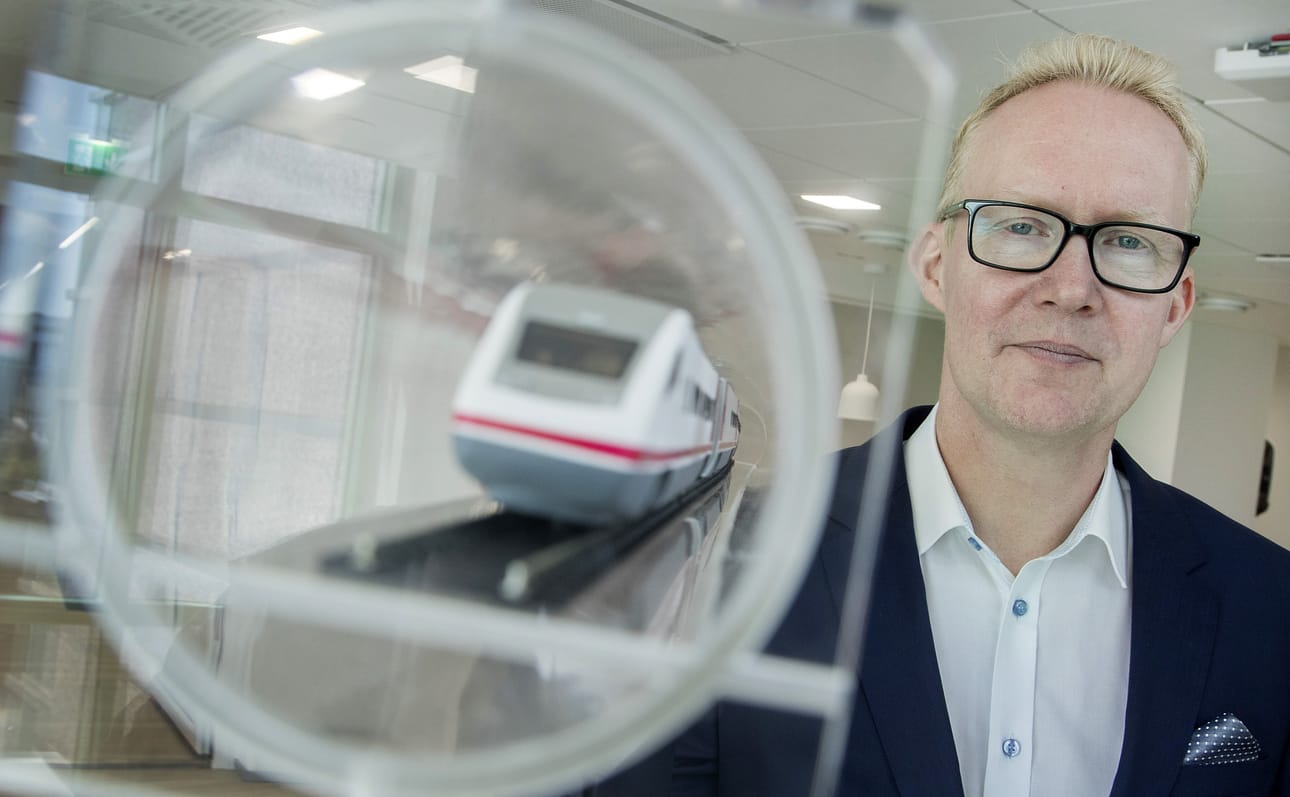 VR:n toimitusjohtaja Rolf Janssonin mukaan junaliikennettä voidaan kehittää laittamalla prioriteetit kohdilleen. Se tarkoittaa, että nykyinen rataverkosto pitää saada kuntoon, koska uusien ja nopeiden ratayhteyksien rakentaminen kestää vuosia.