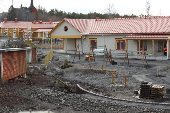 Kristiinan Kantakaupunkiin valmistuva päiväkoti saattaa valikoitua yliopisto-opiskelijoiden harjoittelupaikaksi. Harjoittelijoita tulisi myös Lapväärtin päiväkotiin. KUVA: LOTTA KALLIO