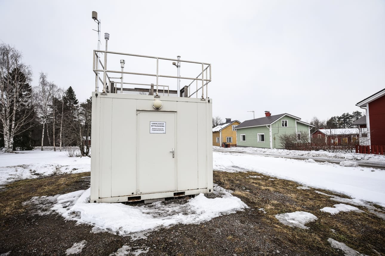Lapaluodossa on havaittu pölyhaitta, jonka lähdettä nyt selvitetään muun muassa alueella olevan ilmanlaadun mittausaseman antamien tietojen avulla.