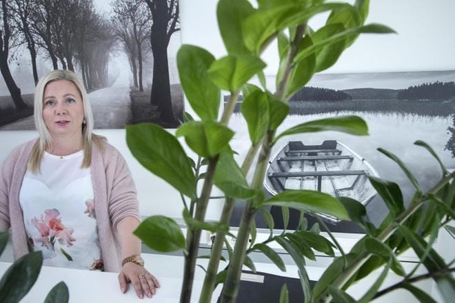 Suomen mielenterveysseuran itsemurhien ehkäisykeskuksen päällikkö Marena Kukkonen toteaa, että kampanjan kirjeiden kirjoittajat ovat selviytyjiä, sillä heidän itsemurha-aikeensa saatiin estettyä. KUVA: Mauri Ratilainen