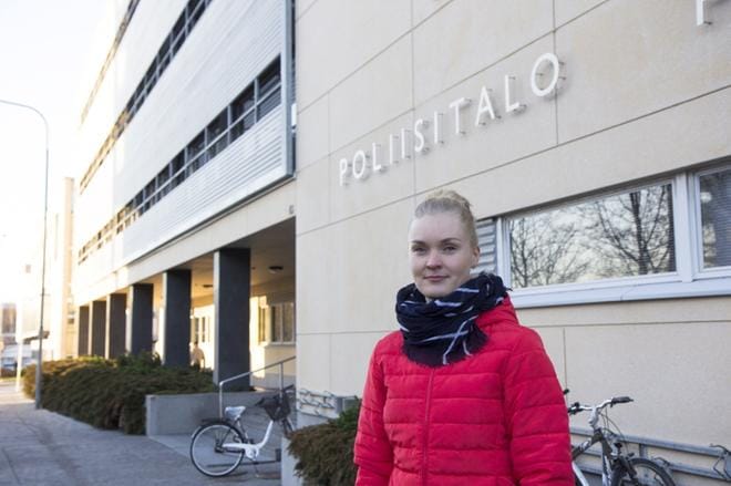 Vain vajaa kolmannes suomenkielisistä poliiseista arvioi kielitaitonsa olevan sellaisella tasolla, että he kykenevät hoitamaan työnsä myös ruotsiksi, sanoo Vaasan yliopistossa lauantaina väittelevä Sanna Heittola. Kuva: Riikka Kalmi/Vaasan yliopisto