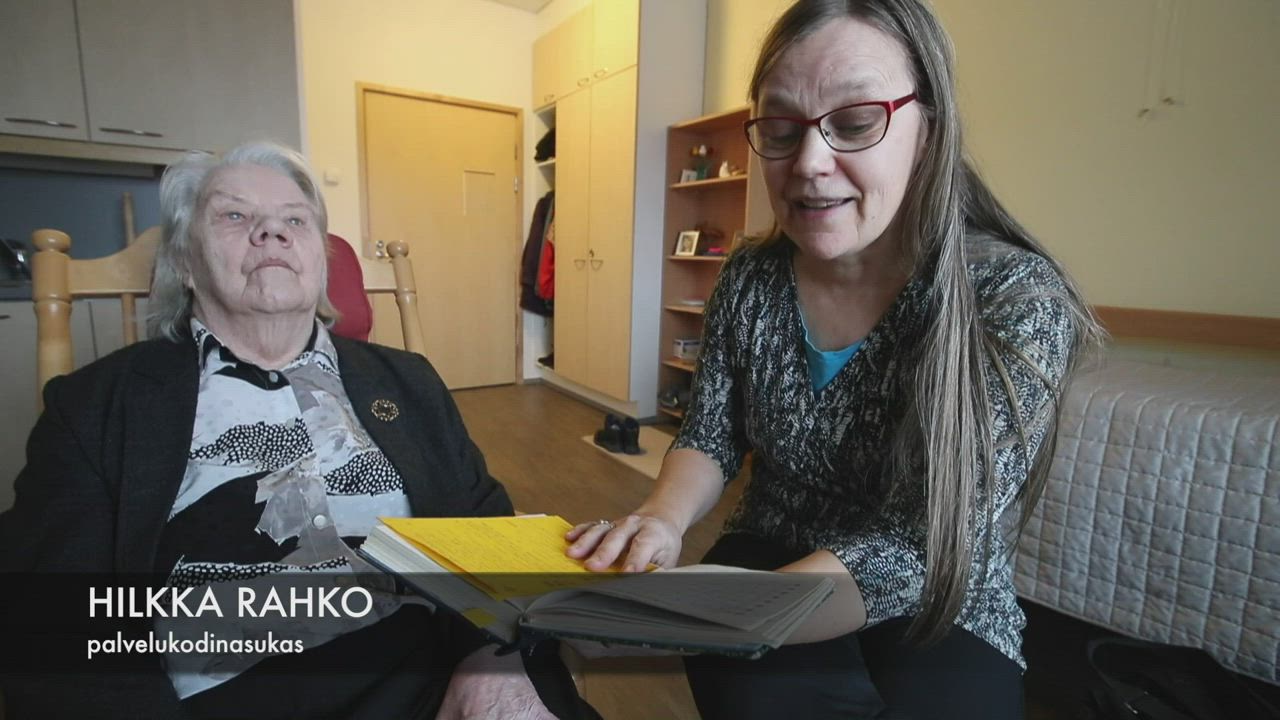 Näin kajahtaa laitoslaulajan laulu Kaakkurin palvelukodissa