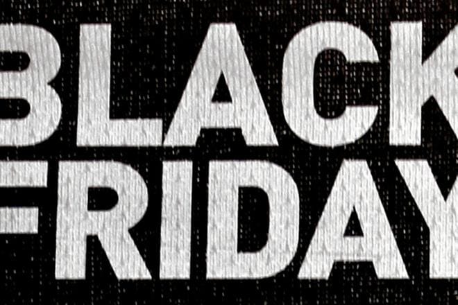 Vuoden aikana on monta liputuspäivää, mutta myös epävirallisia teemapäiviä. Tänä perjantaina on black friday, yhdysvaltalaisten viettämän kiitospäivän jälkeinen alennusmyyntipäivä. KUVA: KARI LÖFHJELM