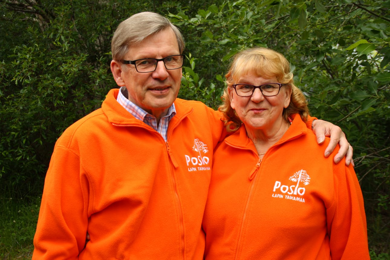 Matkailuyrittäjät Reijo ja Helvi Lantto palkittiin markkinoilla vuoden posiolaisina.