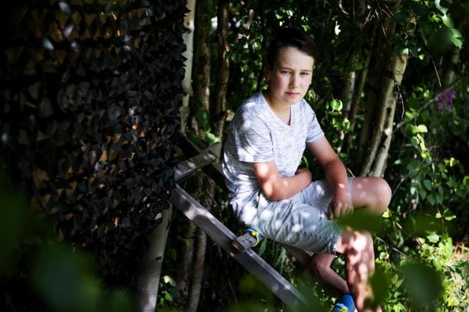 Matias Latvala kertoo tajunneensa tapahtumat vasta vaihtaessaan itselleen kuivia vaatteita. Poika ei halua itselleen sankarin viittaa, hengenpelastajan titteli riittää. KUVA: OUTI NEUVONEN
