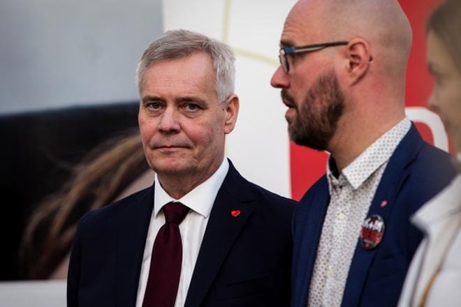 Antti Rinne lupasi Vaasan keskussairaalalle laajan päivystyksen sairaalan statuksen. Kim Berg pääsi eduskuntaan asian puolestapuhujana. Uusi poliittinen tilanne näyttää hyvältä Vaasalle. KUVA: PAULA KASKIMAA