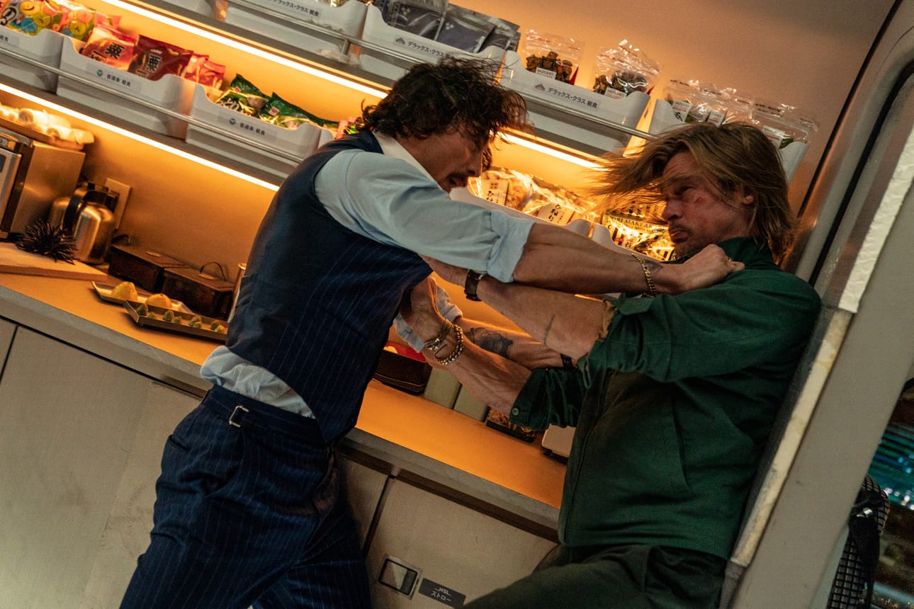 Aaron Taylor-Johnson ja Brad Pitt kuolettavassa kaksinkamppailussa toimintaelokuvassa Bullet Train.