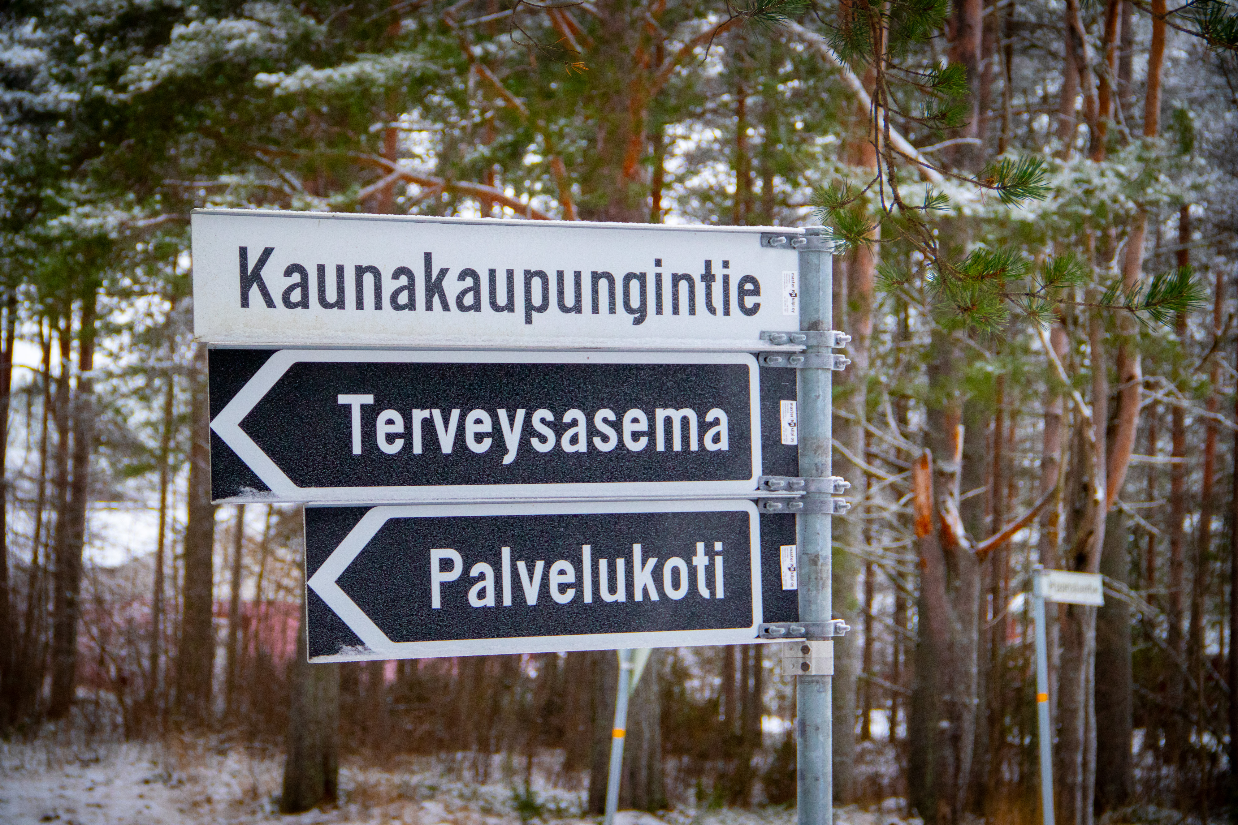 Kaunakaupunki ei ole Kolme iloista rosvoa -kirjassa, vaan se sijaitsee Hailuodossa