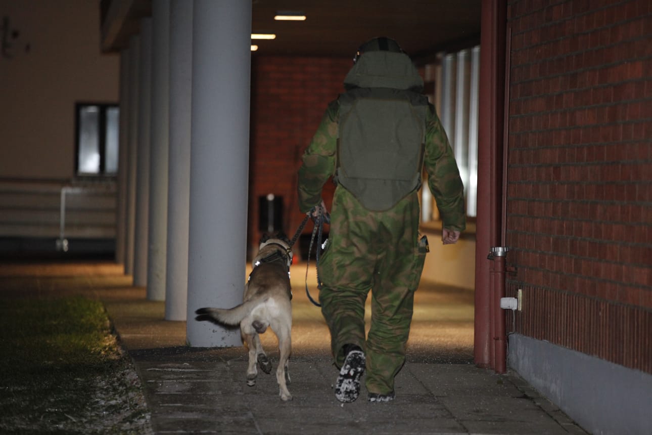 Puolustusvoimien pommikoira tutki Pyhäjärven kaupungintalon.