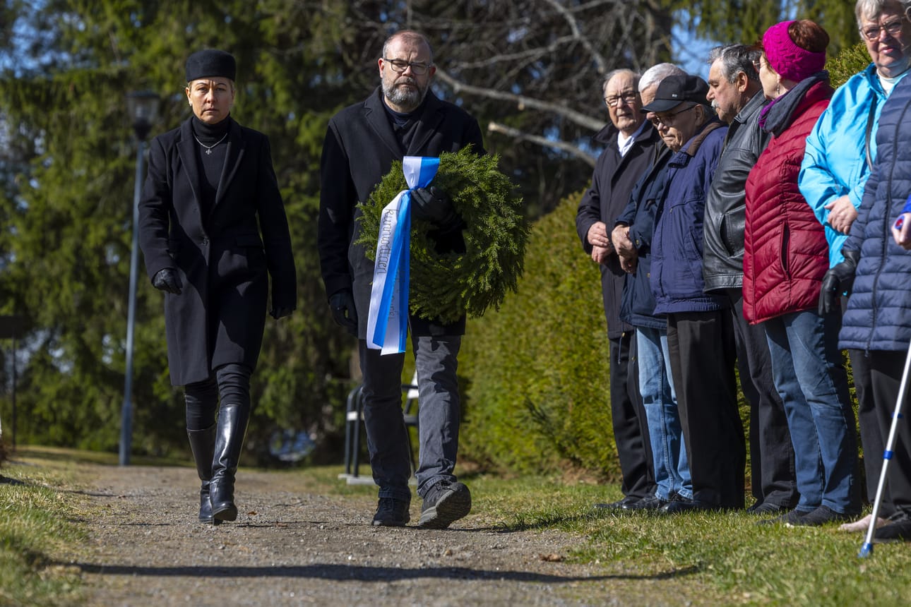 Seppeleen laskijoina olivat ylistarolaiset kaupunginvaltuutetut Pia Kattelus-Kilpeläinen ja Jouni Aila.