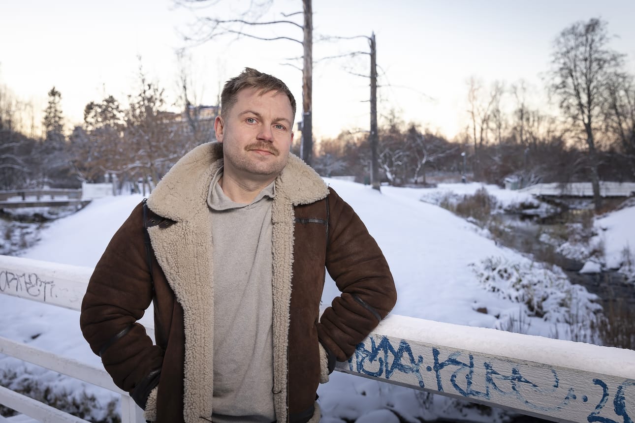 Sami Mustonen on yksinyrittäjä, mutta määrittelee itsensä myös taiteilijaksi. Tulevaisuudessa hän haluaisi tehdä enemmän ohjaajan töitä ja kasvattaa yritystään.