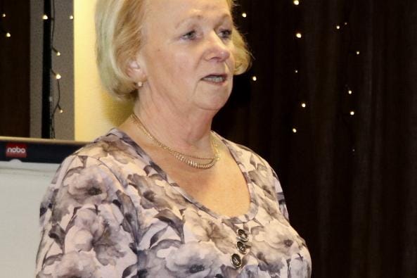 Hoidon ja hoivan palvelujohtaja Marita Ylilahti muistuttaa, että ikäihmisten palveluista saa tietoa kootusti yhdestä puhelinnumerosta. ARKISTOKUVA: HANNELE SALMENAUTIO.