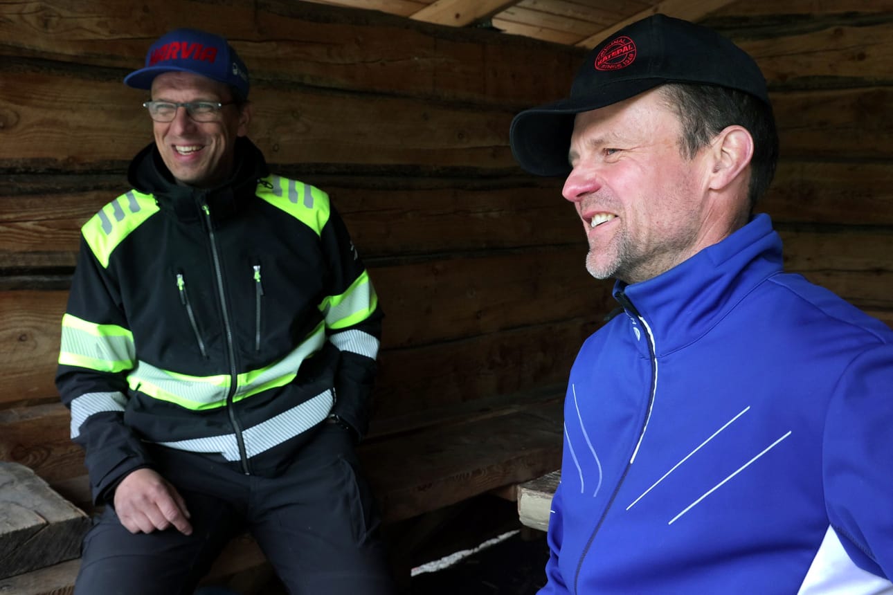 Seinäjoen uusi vaellusreitti on 170 kilometriä pitkä. Liikuntapaikkamestari Mika Rinta-Keturi ja projektivastaava Juhani Järvistö saivat urakan aikana uusia ideoita, joista he kertovat videojutussa. Tulevana lauantaina vietetään reitin avajaisia monessa kohteessa, esimerkiksi tällä Lepakkolaavulla.