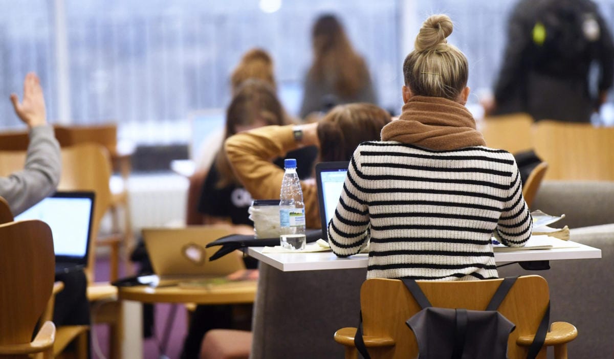 Joka neljäs opiskelija kertoi kyselyssä kärsivänsä päiväaikaisesta väsymyksestä. LEHTIKUVA / VESA MOILANEN