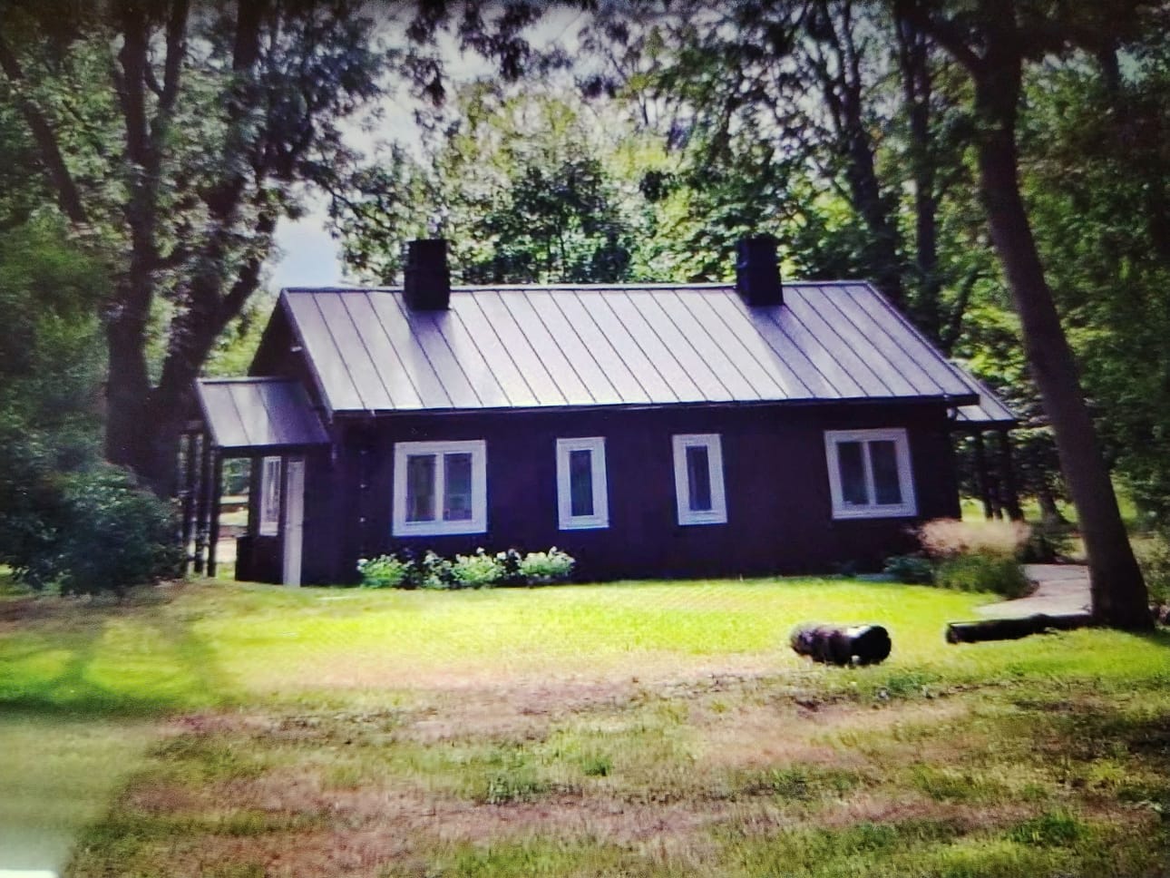 Suomalainen talo Pole Mokotowskien puistossa Varsovassa.