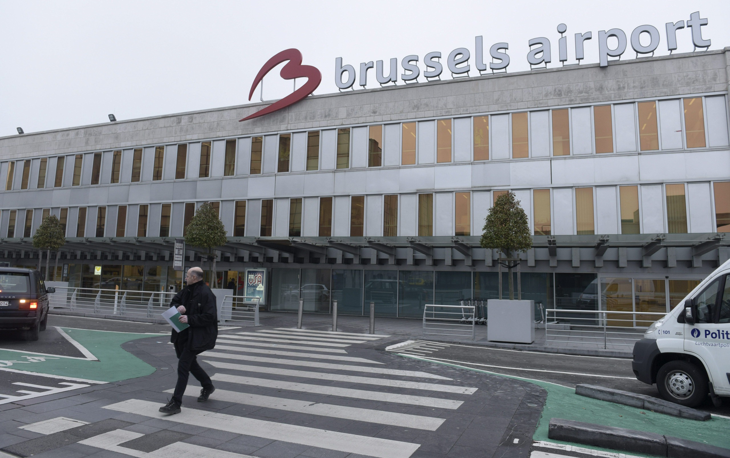 Euroopan lentokentillä jo satoja viivästyksiä sekä lentojen perumisia – kyberhyökkäys aiheutti järjestelmäongelmia