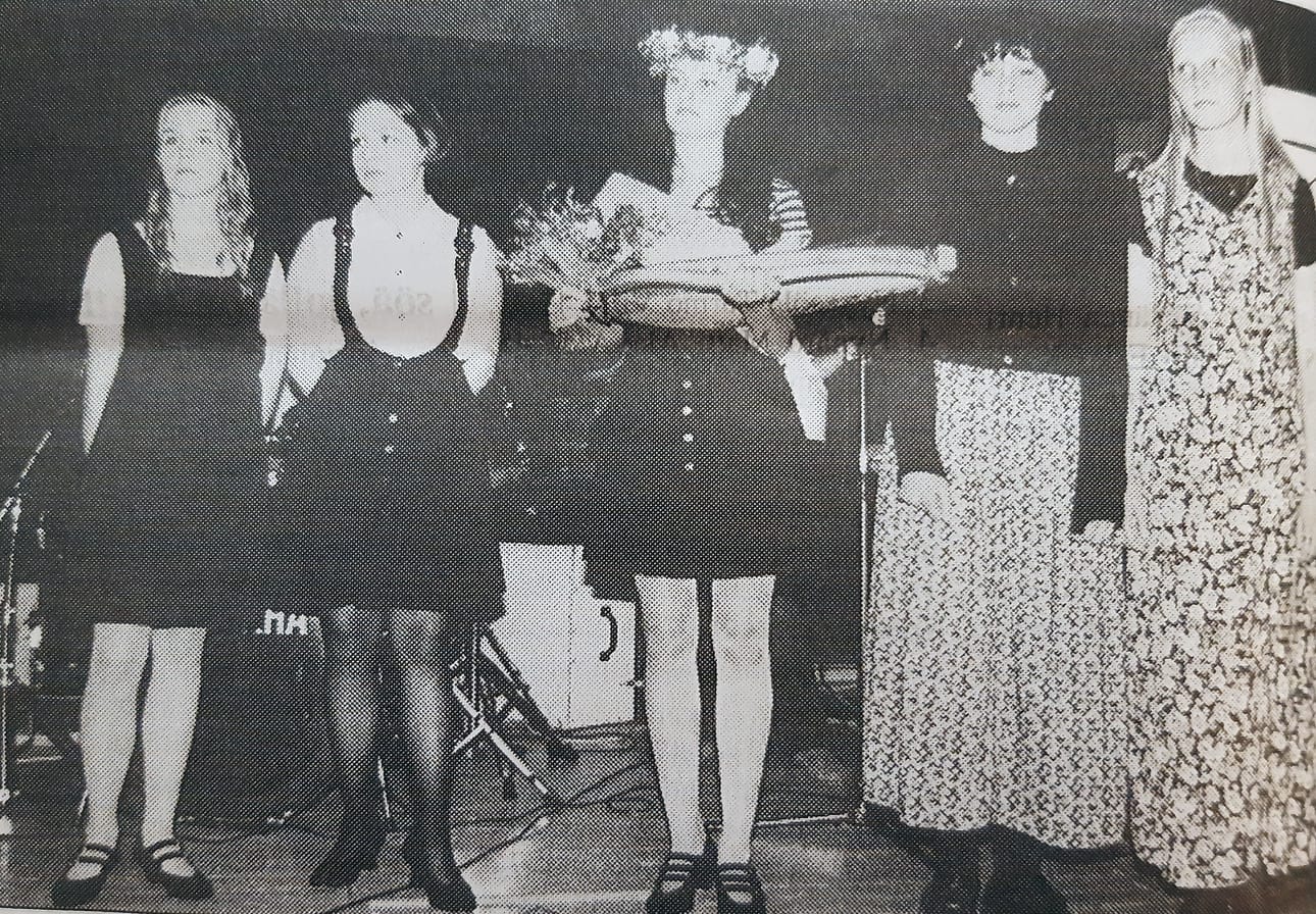 Lehtimäki-tyttö 1996 on Paula Kotanen, jonka kruunasi 1995 tyttö Anne. Perintöprinsessoina ilman järjestystä kuvassa Katja, Rebekka, Leena ja Viivi. Voittaja sai myös kauniit peiliränget palkinnokseen.