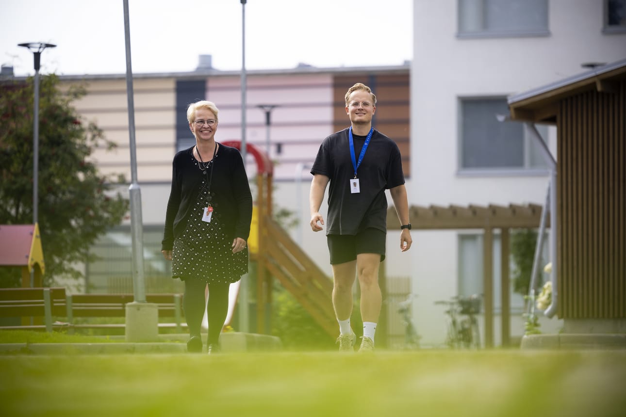 Asumisneuvojat Lena Valkeakari ja Teemu Peltonen ovat valmiita jalkautumaan eri puolille Vaasaa.