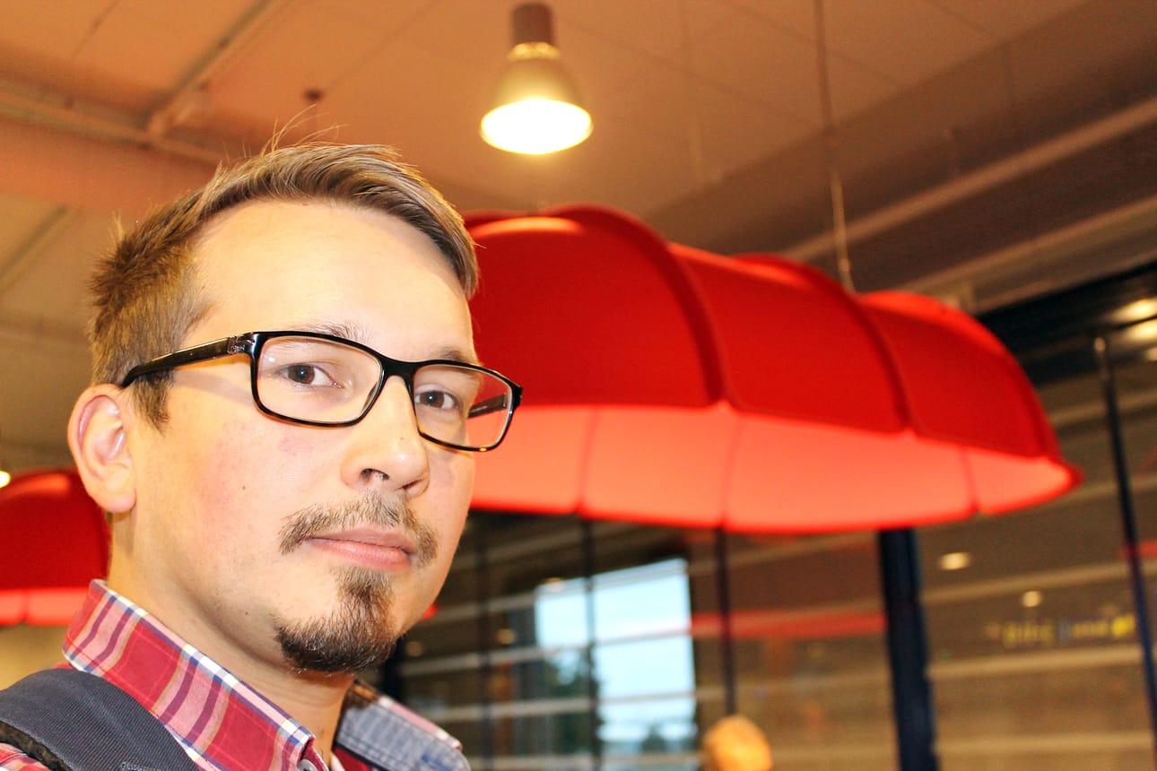 Oululainen Oskari Seppälä lähti työmatkalle Tukholman-koneella. – Olen tyytyväinen, että tämä yhteys on jälleen olemassa.