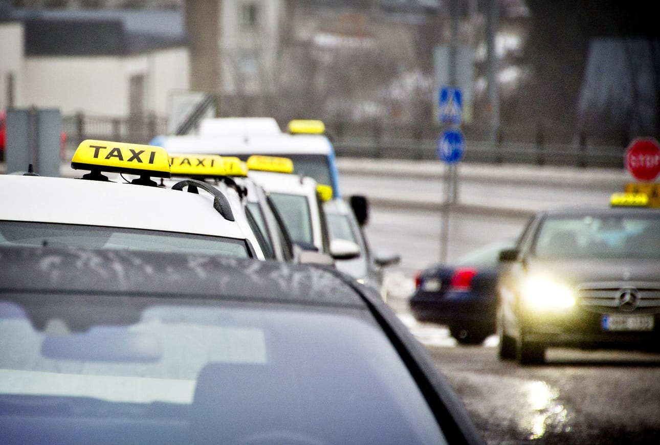 Tähän saakka taksiliikenne on perustunut ely-keskuksen myöntämiin taksilupiin.