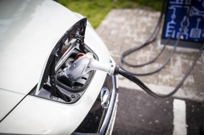 S-ryhmän tavoitteena on rakentaa vuosien 2021–2024 aikana koko maan kattava sähköautojen latauspisteverkosto. ARKISTOKUVA: SATUMAARI VENTELÄ