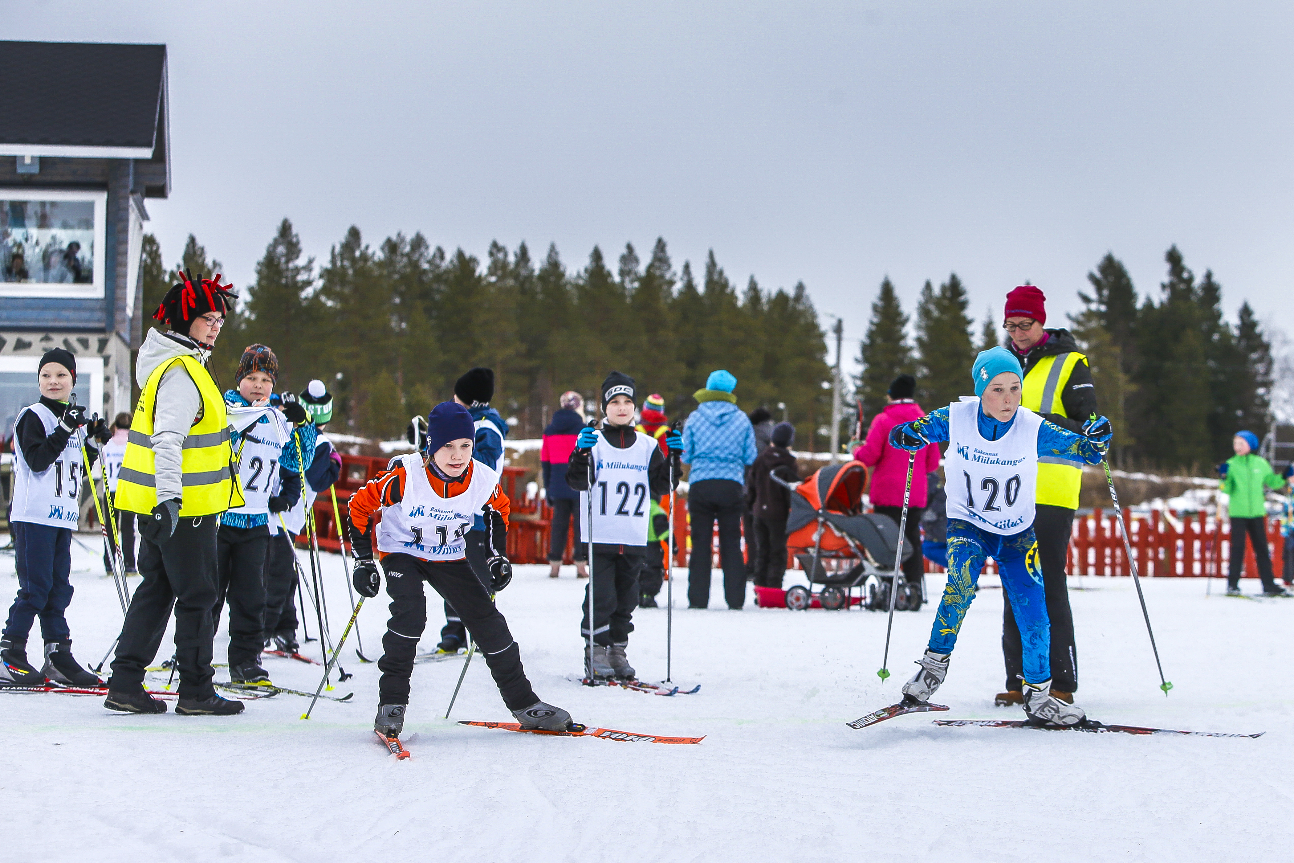 Kaleva Live: Oulun koulujen hiihtomestaruuskilpailuihin osallistui yli 500 oppilasta 49 eri koulusta – katso tallenne hyvän mielen lähetyksestä