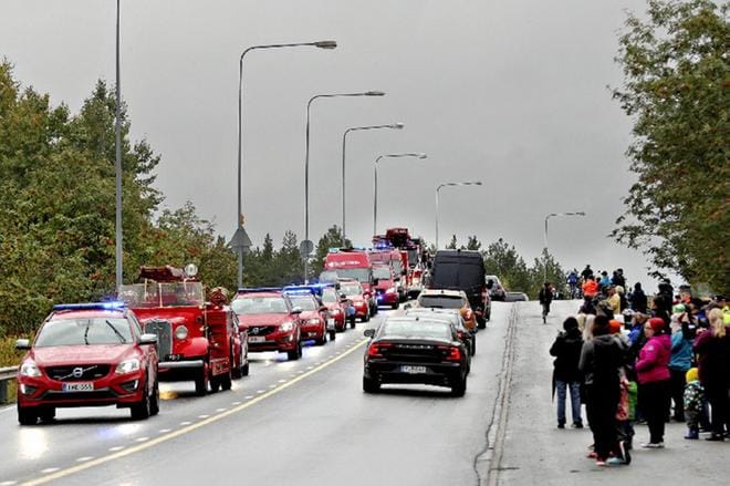 Paloasema sijaitsee usein ruuhkaisen Kivistön sillan kupeessa. Pelastuslaitos ehtii silti keskustaan vaaditussa kuudessa minuutissa. Kuva aseman muuttopäivältä. ARKISTOKUVA: HEIKKI HAKANEN