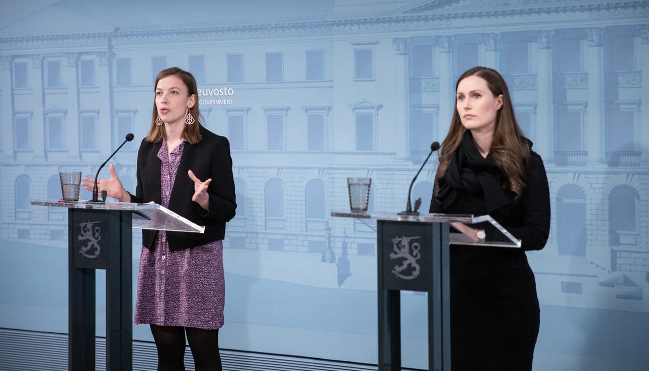 Opetusministeri Li Andersson ja pääministeri Sanna Marin kertoivat keskiviikkoiltana hallituksen päätöksestä avata koulut.