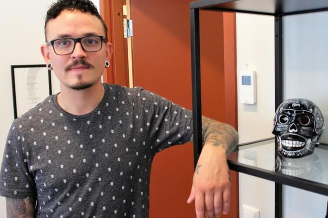 Conny Granforsille tatuoinnit olivat harrastus, josta tuli työ. KUVA: MINNA ZILLIACUS