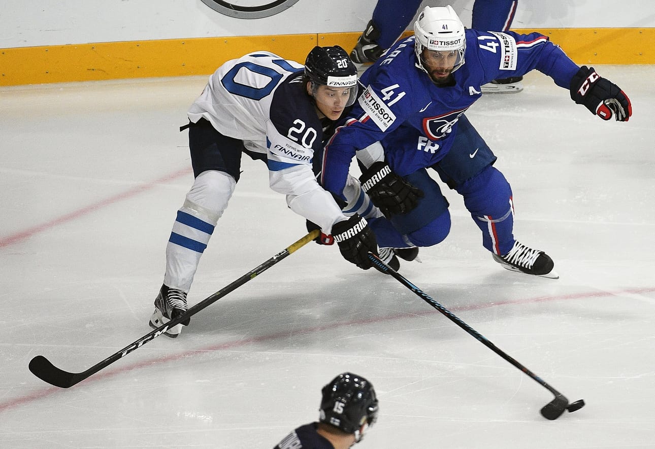 Sebastian Aho oli kentällä Suomen kolmen maalin aikana. Ykkösketjun peli ei sujunut samaan malliin kuin perjantain Valko-Venäjä-pelissä.