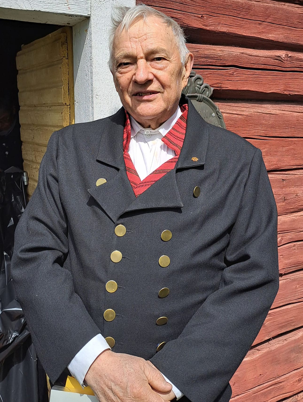 Kauhavalainen vaikuttaja Kyösti Virrankoski on valtiopäiväneuvos. Hän toiminut myös Kauhava-Seuran puheenjohtajana ja saanut Suomen kotiseutuliiton kultaisen ansiomerkin yli 20 vuoden osallistumisestaan kotiseututyöhön.