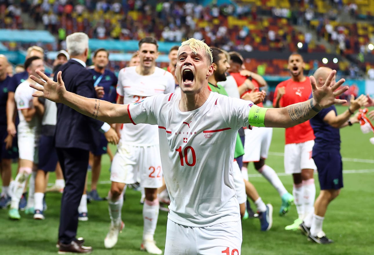 Granit Xhaka ei pääse mukaan puolivälierään varoitustilin täytyttyä.