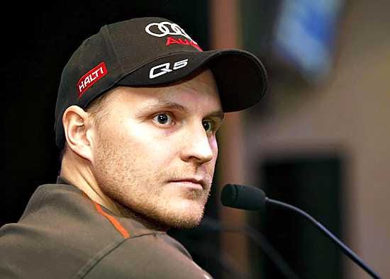 Kalle Palanderin paluu kilpamäkeen siirtyy.