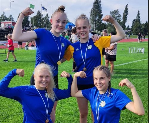 Ankkureiden 15-vuotiaat tytöt Sara Vuorela, Anniina Viitasaari, Emmi Piispanen ja Katariina Leppäaho juoksivat upeat viestit 4x100m ja 4x80m aidoissa voittaen molemmat.